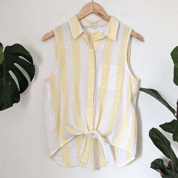 beachlunchlounge | Collection | Linen Tie Front Sleeveless Top - Picture 1 of 9